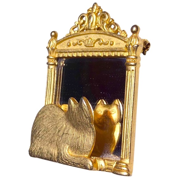 Jonette Jewelry Co. Jewelry - 🪞 Vintage JJ Women’s Gold Tone Cat Looking in the Mirror Brooch 🪞